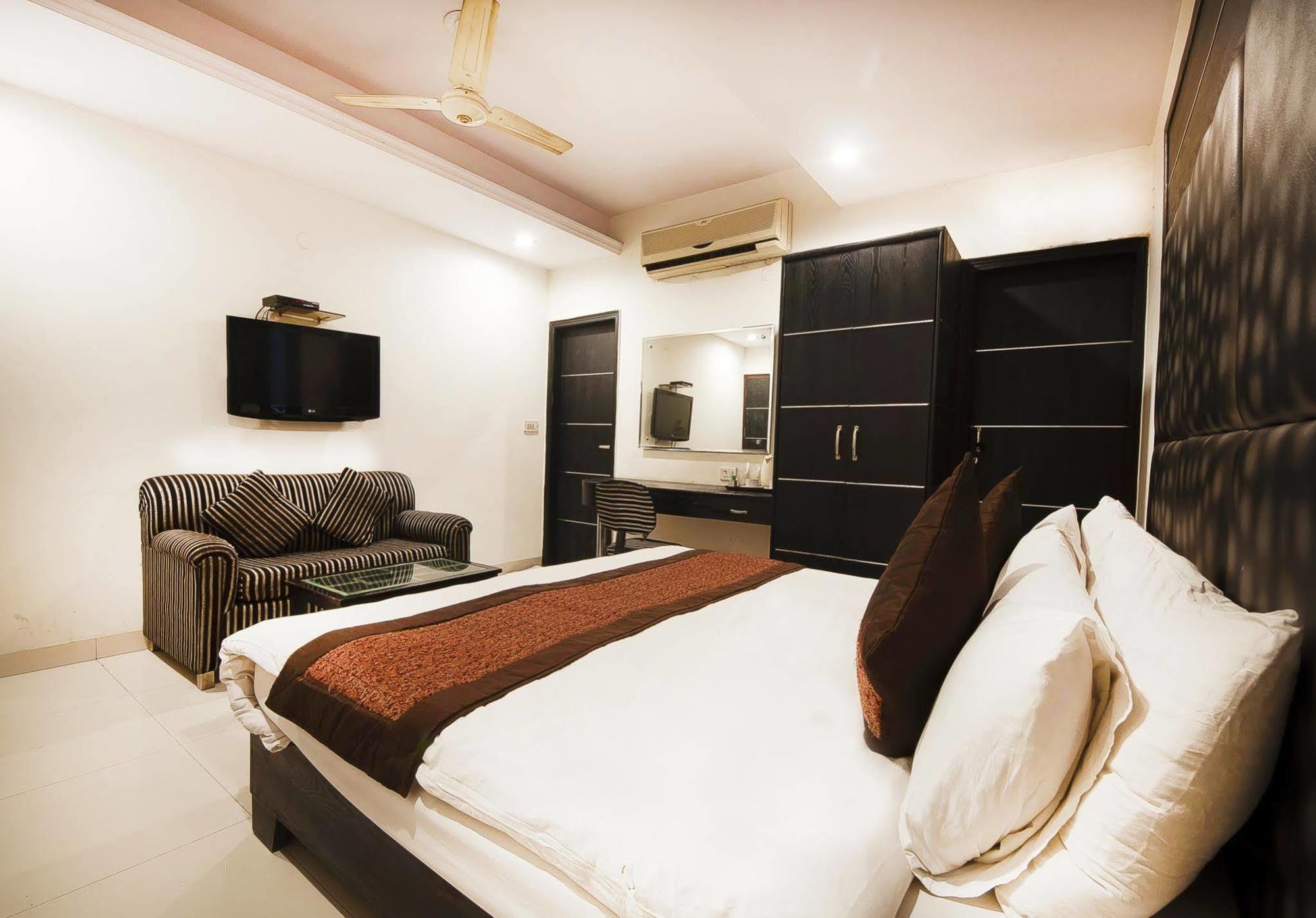Treebo Mehar Castle Hotel Delhi  Exterior photo