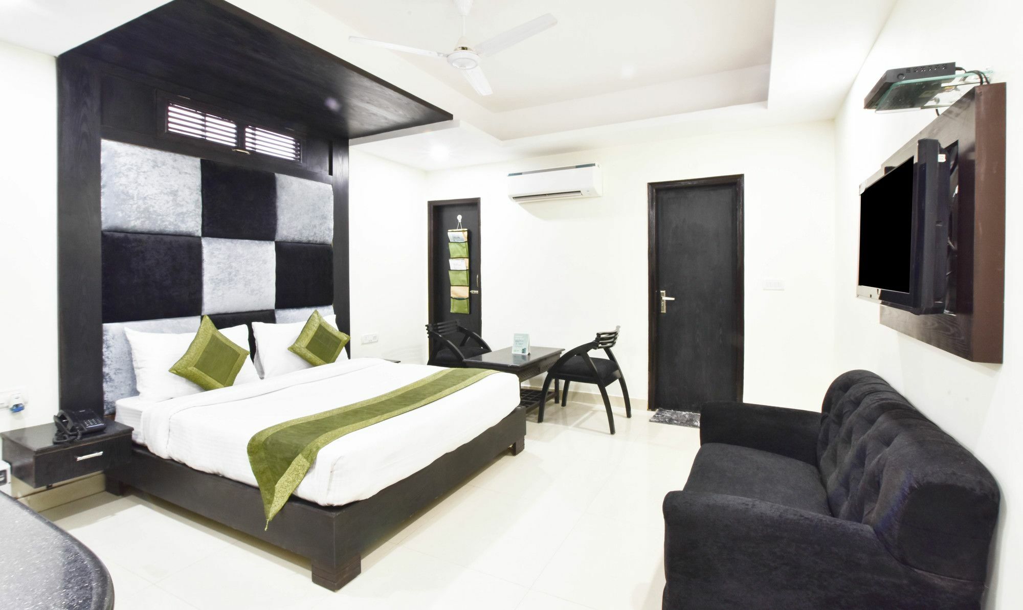 Treebo Mehar Castle Hotel Delhi  Exterior photo